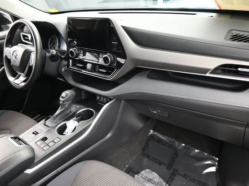 Used 2023 Toyota Highlander L image 40