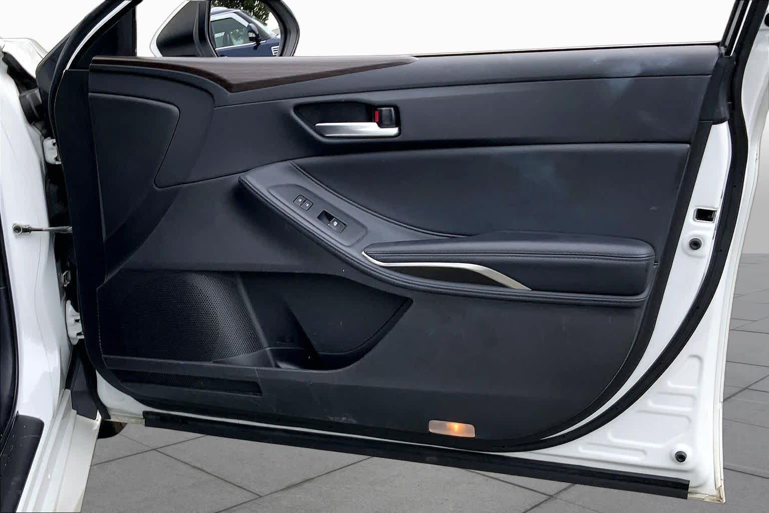 Used 2019 Toyota Avalon XLE w/ Moonroof Package FWD image 23