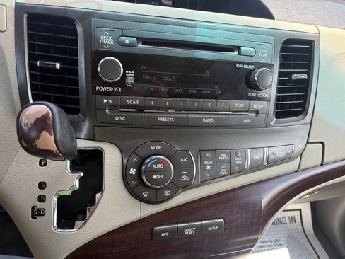 Used 2011 Toyota Sienna XLE image 23