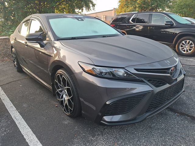 Used 2023 Toyota Camry SE FWD image 3