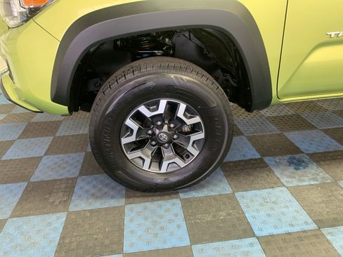 Used 2023 Toyota Tacoma TRD Off-Road image 10