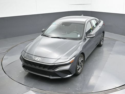 Certified 2025 Hyundai Elantra Sport FWD image 48