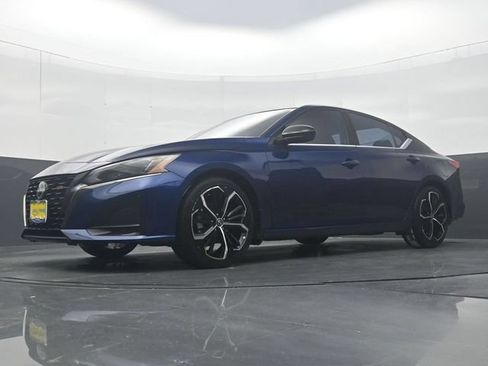 Used 2024 Nissan Altima 2.5 SR FWD image 29
