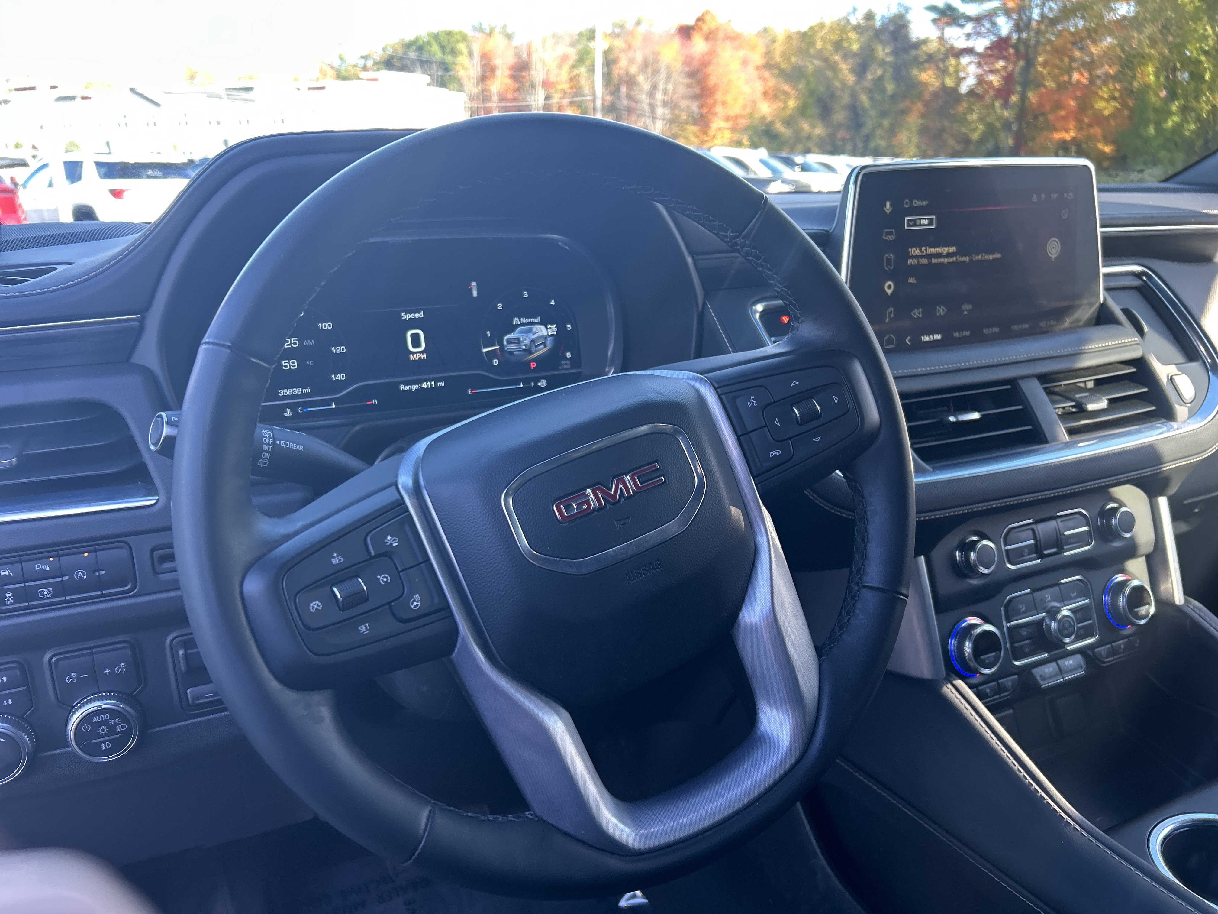 Used 2023 GMC Yukon XL SLT w/ SLT Luxury Package AWD/4WD image 27