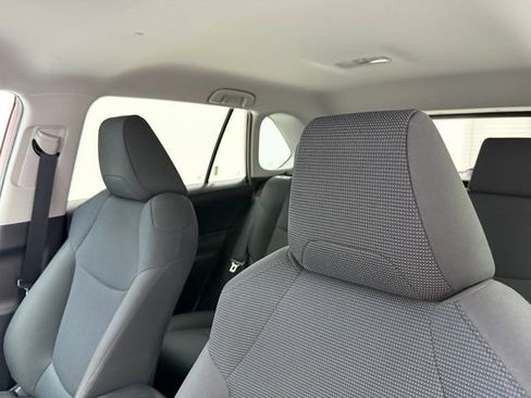 Used 2020 Toyota RAV4 LE FWD image 25