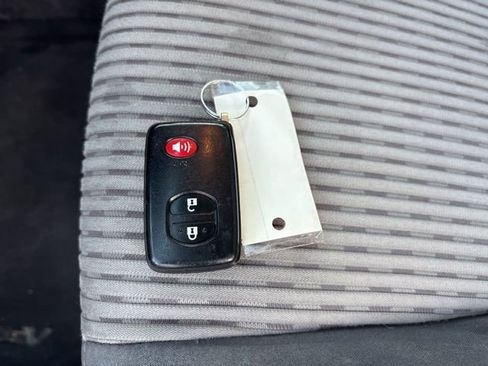 Used 2016 Toyota Prius V Three image 29