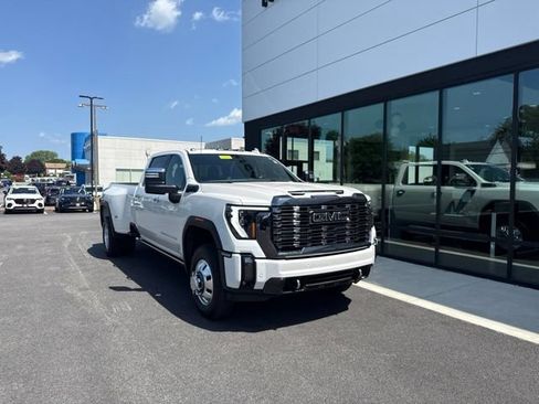 Used 2024 GMC Sierra 3500 Denali Ultimate AWD/4WD image 1
