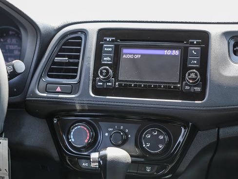 Certified 2022 Honda HR-V LX image 3