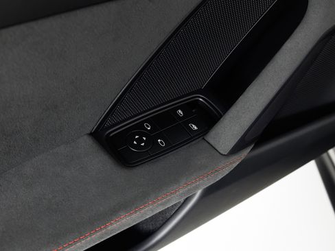 Used 2025 Porsche 911 GT3 RWD image 33