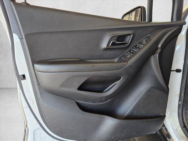 Used 2022 Chevrolet Trax LS w/ Tint and Cruise Package AWD/4WD image 6