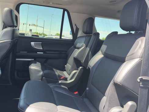 Used 2025 Ford Expedition Max Platinum AWD/4WD image 28