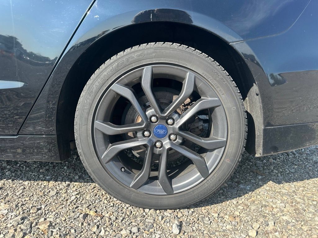 Used 2018 Ford Fusion SE w/ Equipment Group 601A FWD image 5