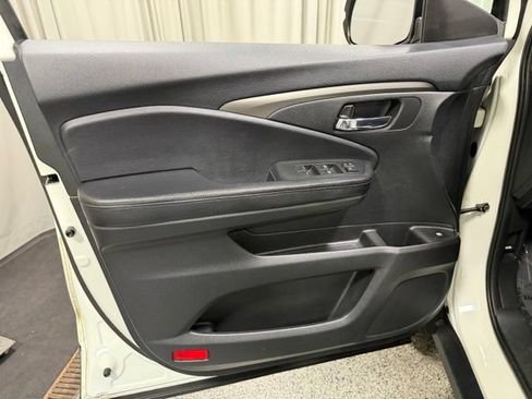 Used 2017 Honda Pilot EX image 19