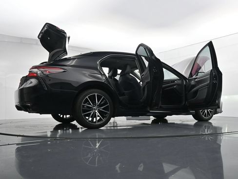 Used 2022 Toyota Camry SE FWD image 35