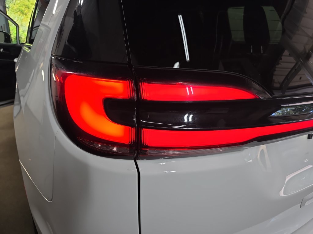 Used 2025 Chrysler Pacifica Select FWD image 38