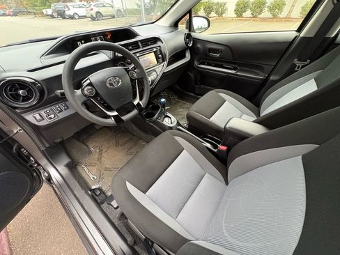 Used 2018 Toyota Prius C Two image 10