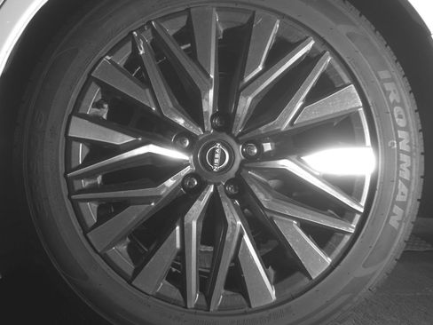 Used 2025 Nissan Altima 2.5 SV image 14