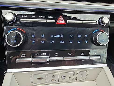 Used 2024 Hyundai Santa Fe Limited FWD image 28