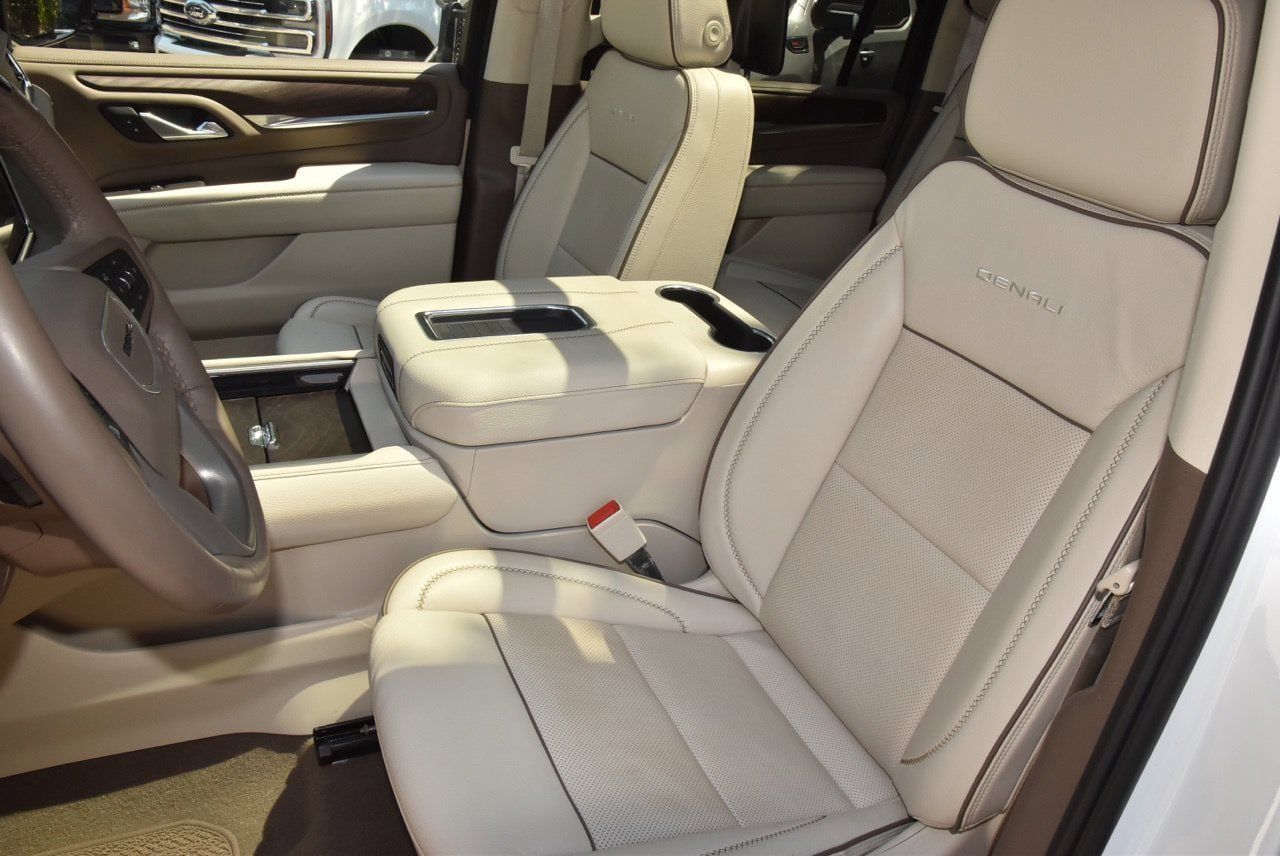 Used 2024 GMC Yukon XL Denali w/ Advanced Technology Package AWD/4WD image 30
