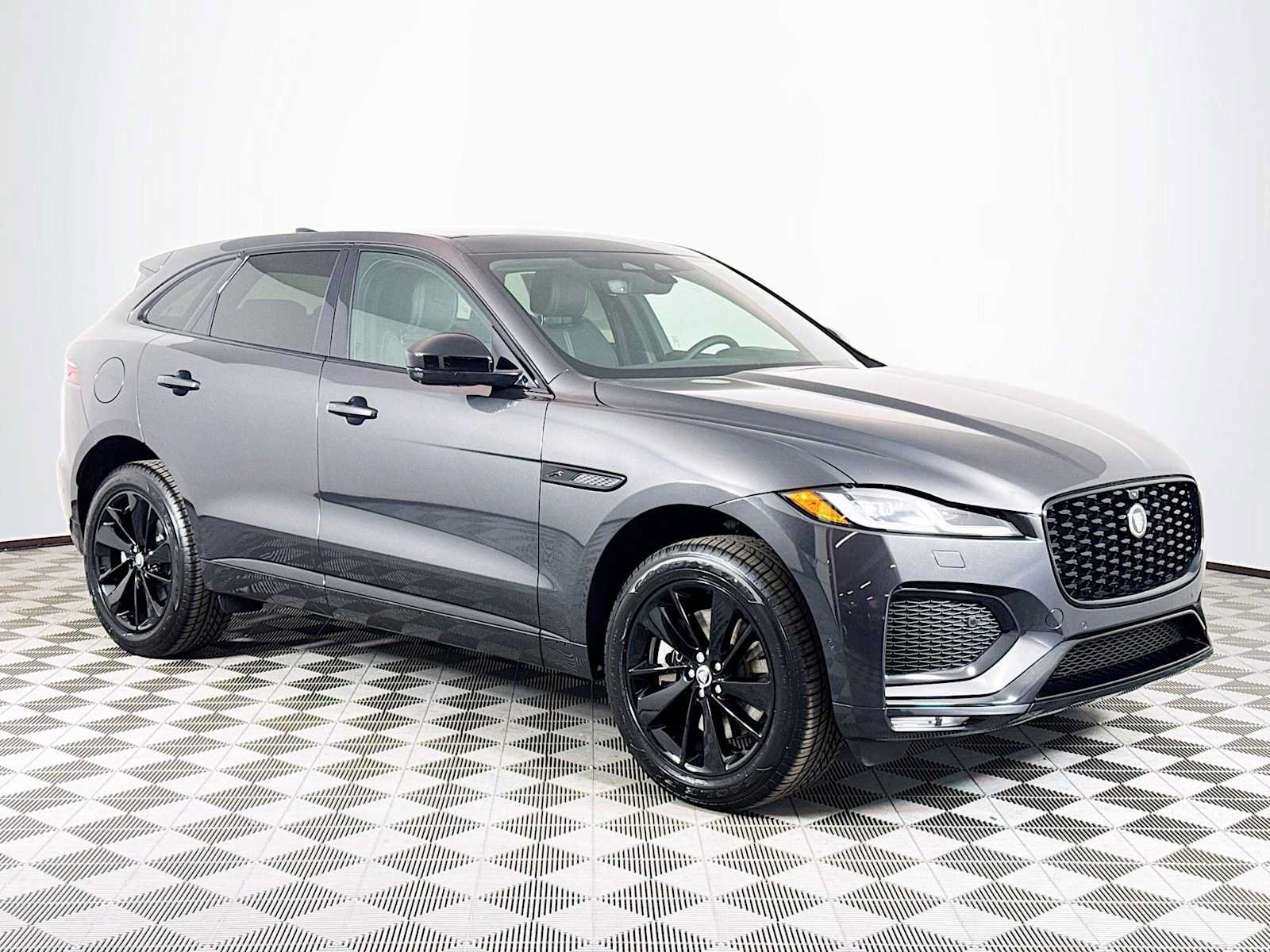 New 2026 Jaguar F-PACE R-Dynamic S AWD/4WD image 2