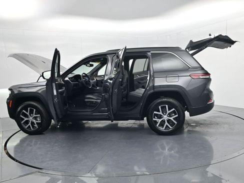 Used 2024 Jeep Grand Cherokee Limited w/ Trailer Tow Package AWD/4WD image 76