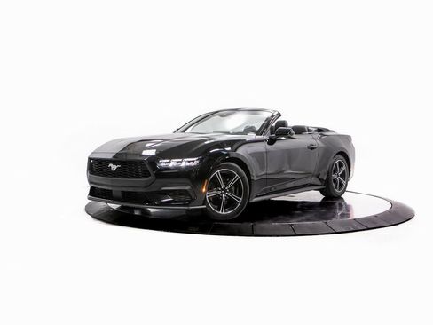 Used 2024 Ford Mustang Convertible image 1