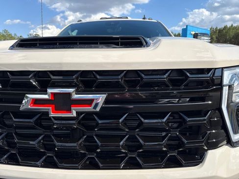 New 2026 Chevrolet Silverado 2500 ZR2 w/ LPO, Dark Essentials Package AWD/4WD image 9