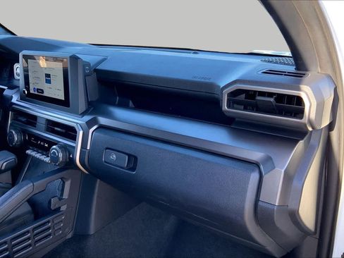 Used 2025 Toyota 4Runner SR5 AWD/4WD image 19