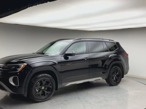 Used 2024 Volkswagen Atlas Peak Edition SE AWD/4WD image 6