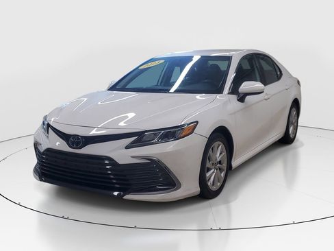 Certified 2023 Toyota Camry LE image 3