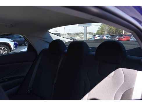 Used 2025 Hyundai Elantra SE image 27