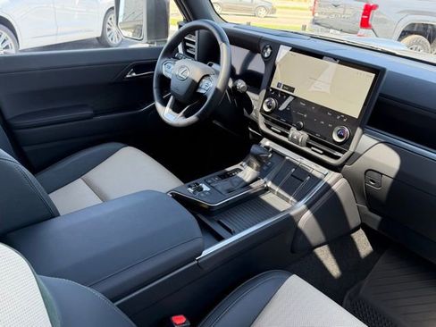 Used 2025 Lexus GX 550 550 Overtrail+ image 17