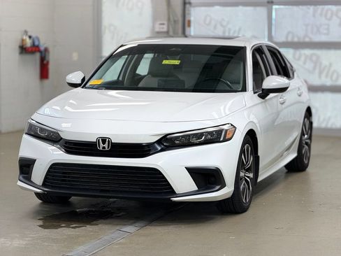Used 2023 Honda Civic EX image 3