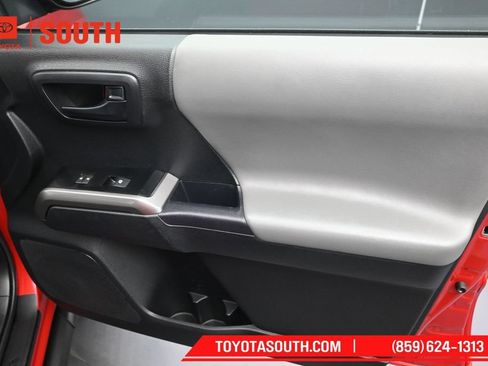 Used 2023 Toyota Tacoma SR5 AWD/4WD image 29