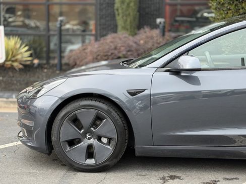 Used 2021 Tesla Model 3 Standard Range Plus image 10