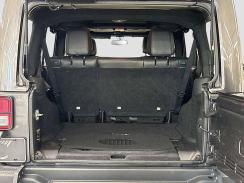 Used 2016 Jeep Wrangler Unlimited Sahara AWD/4WD image 24