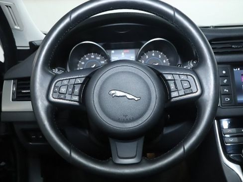 Used 2018 Jaguar XF Premium image 19