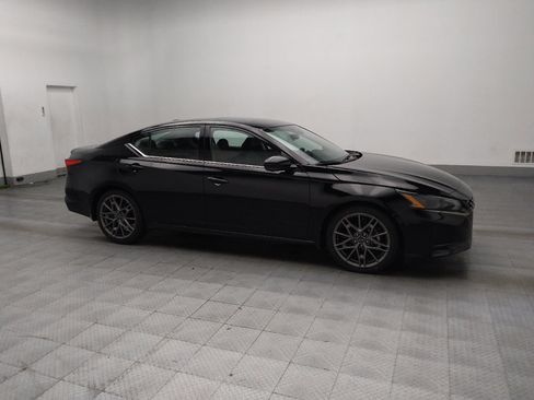 Used 2023 Nissan Altima 2.0 SR image 11