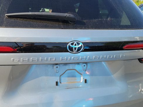 Used 2024 Toyota Grand Highlander XLE image 29