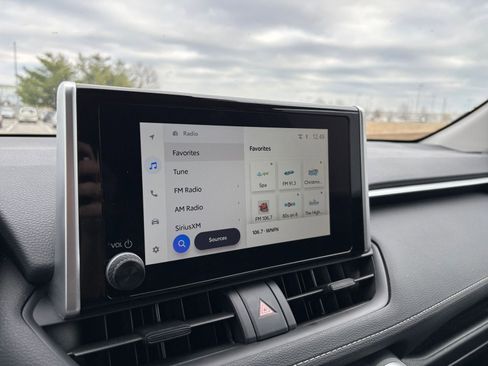 Used 2025 Toyota RAV4 XLE image 21