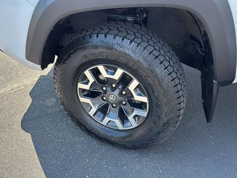 Used 2023 Toyota Tacoma TRD Off-Road AWD/4WD image 5