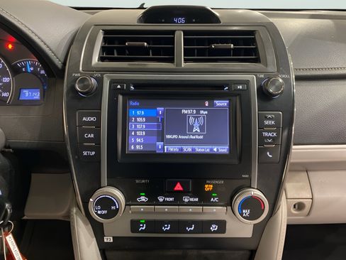 Used 2014 Toyota Camry LE image 15