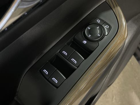 Used 2023 GMC Acadia SLE w/ Driver Convenience Package image 7