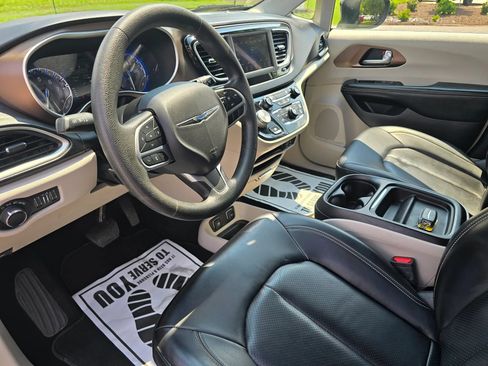 Used 2020 Chrysler Voyager Lxi FWD image 37