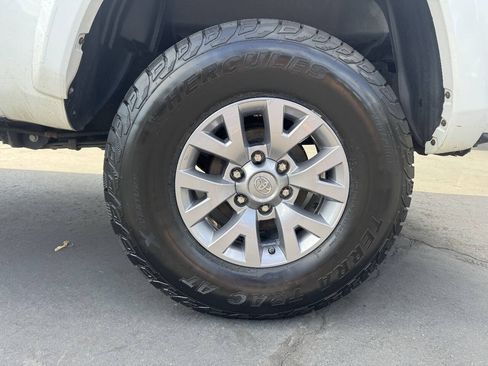 Used 2019 Toyota Tacoma SR5 AWD/4WD image 19