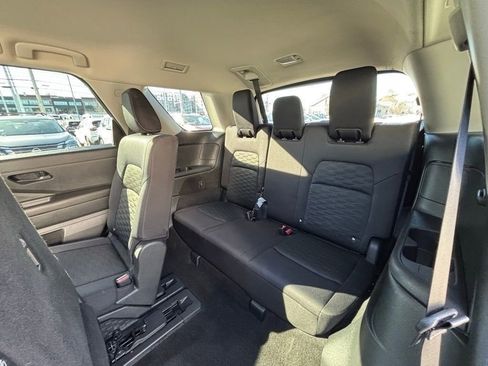 Used 2024 Nissan Pathfinder SV image 18
