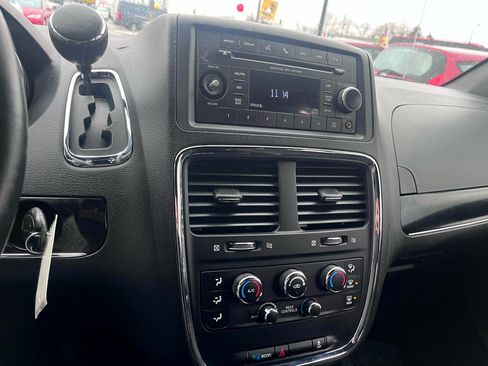 Used 2017 Dodge Grand Caravan SE image 15