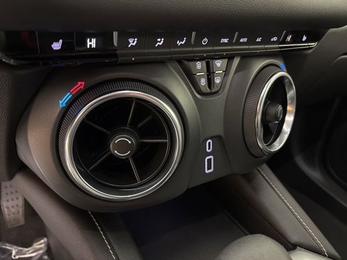 Used 2025 Chevrolet Blazer LT image 32