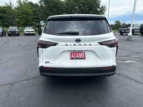Used 2025 Toyota Sienna LE AWD/4WD image 7