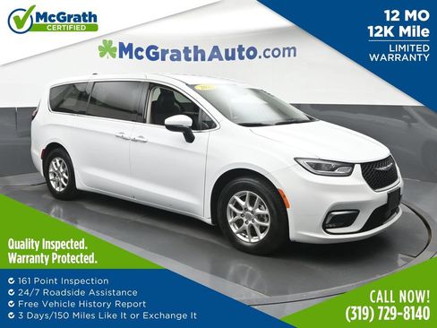 Used 2023 Chrysler Pacifica Touring-L FWD image 1